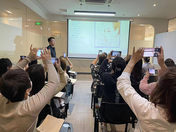 海南微整形培訓學校 - 在線咨詢學習，專業(yè)教育服務(wù)助您成就美麗事業(yè)